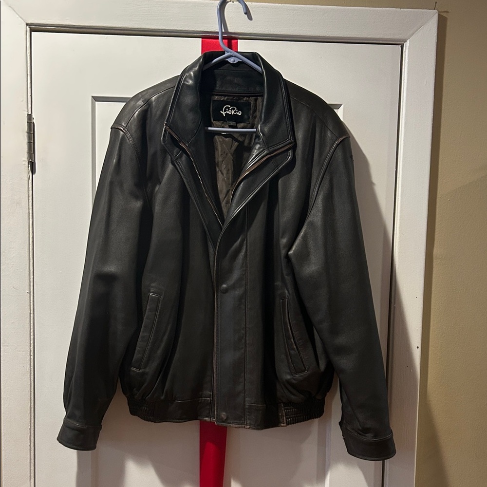 Fio Rio Men's dark brown Leather Bomber Jacket with removal lining. Vintage.